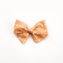 Load image into Gallery viewer, Pinwheel Bow in Peach Geo
