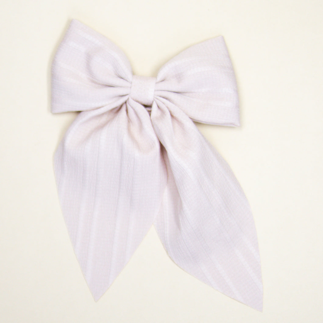 Oversized Knotted Bow in Blush